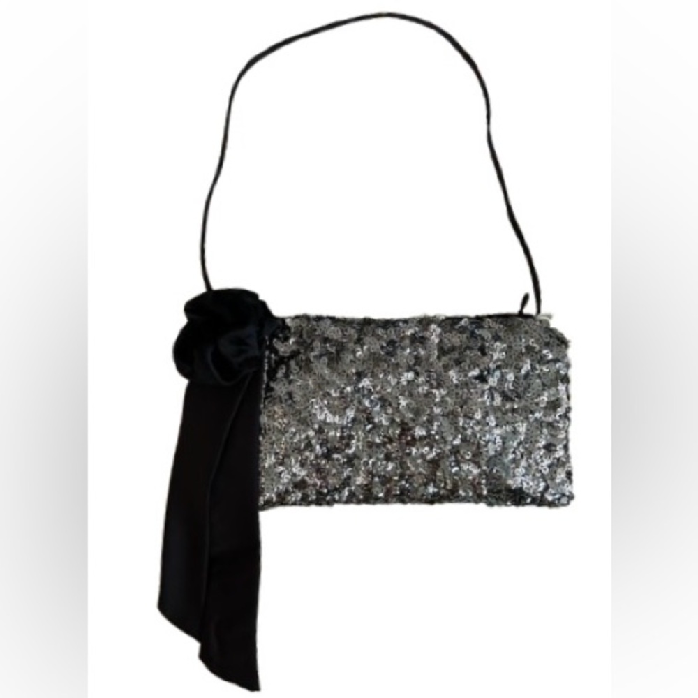 Elegant Silver Sequin Clutch
